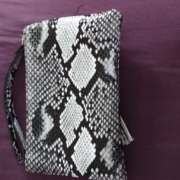 Wristlet - Picture 2 of 3
